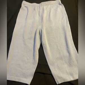 St.‎ John Collection vintage women’s light blue knit capris size 12